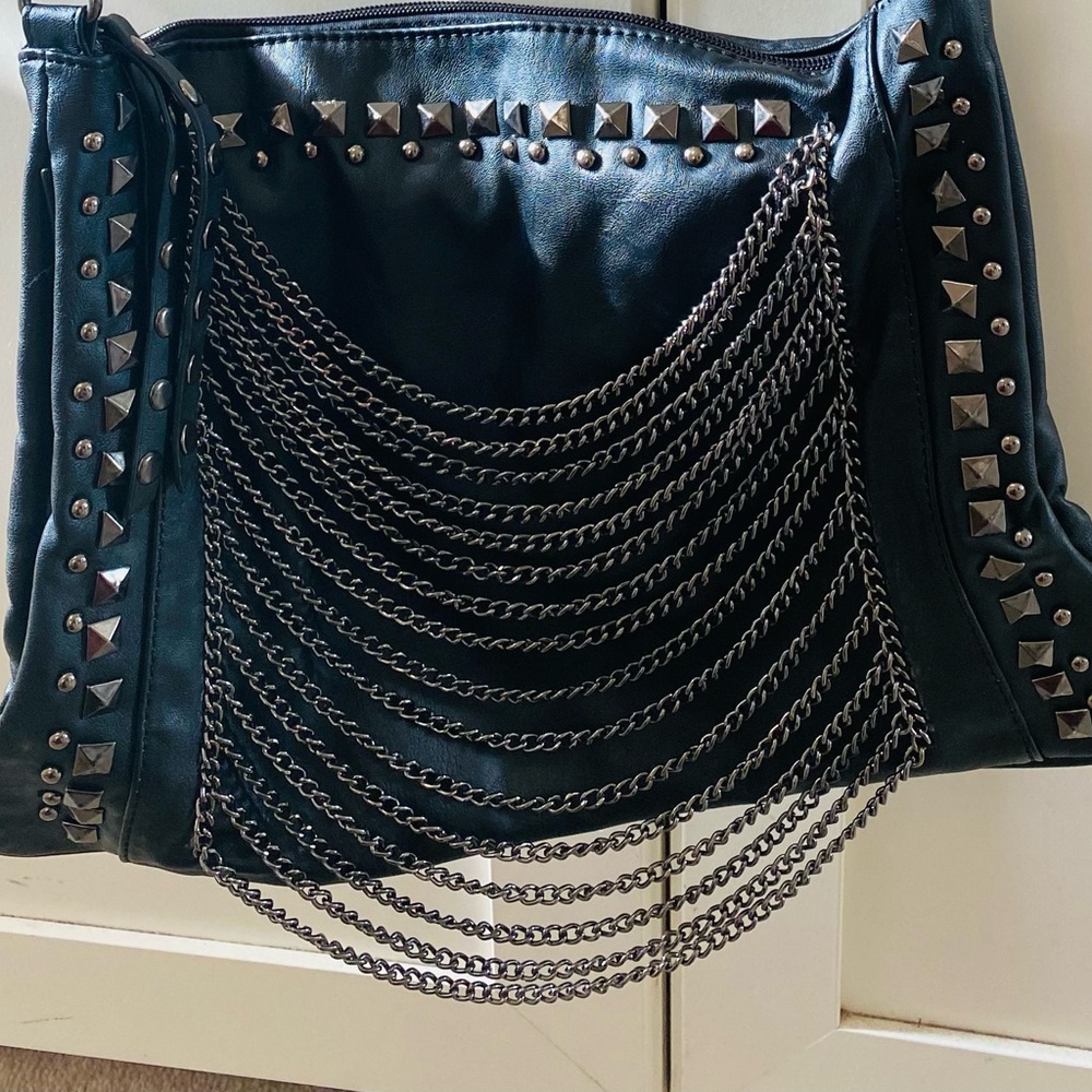 👛Stunning👛 chain link studded handbag